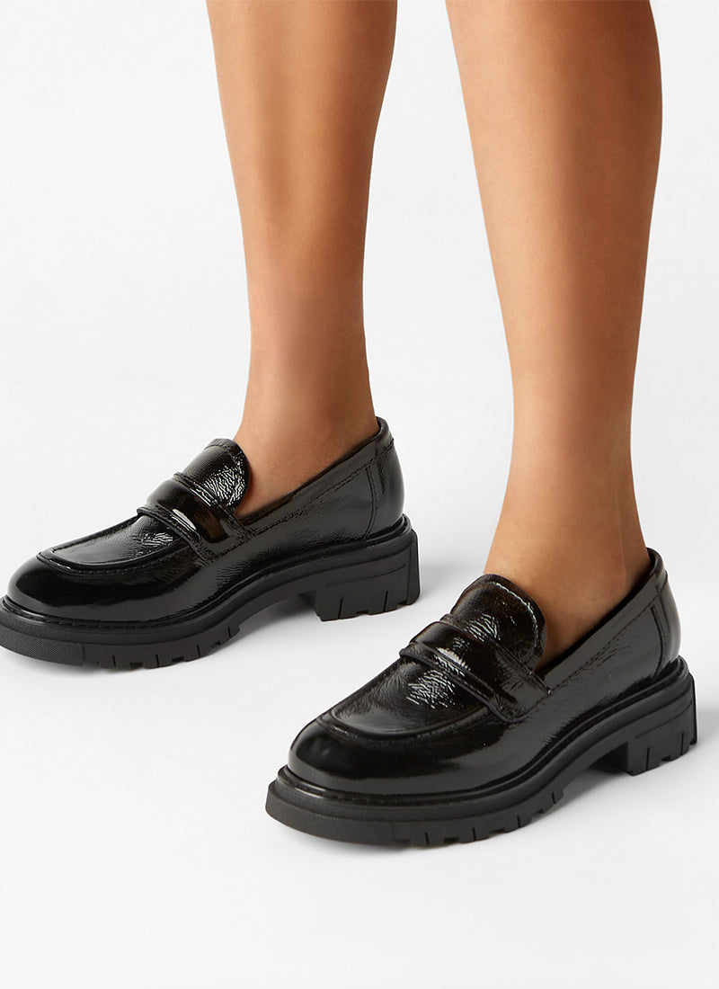 La Canadienne Della Crinkle Leather Loafer