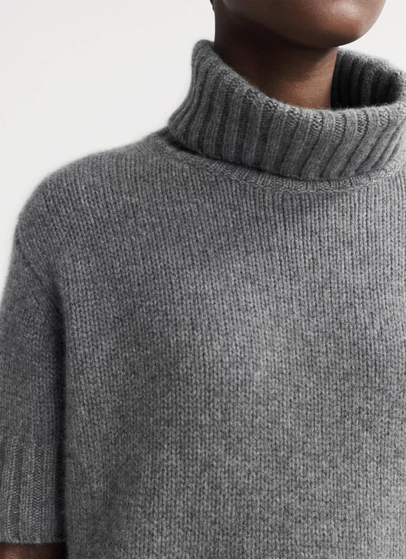 Soft Goat Short Sleeve Cashmere Turtleneck